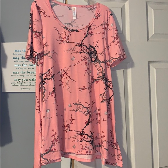 LulaRoe Perfect T🌸 - Picture 1 of 6